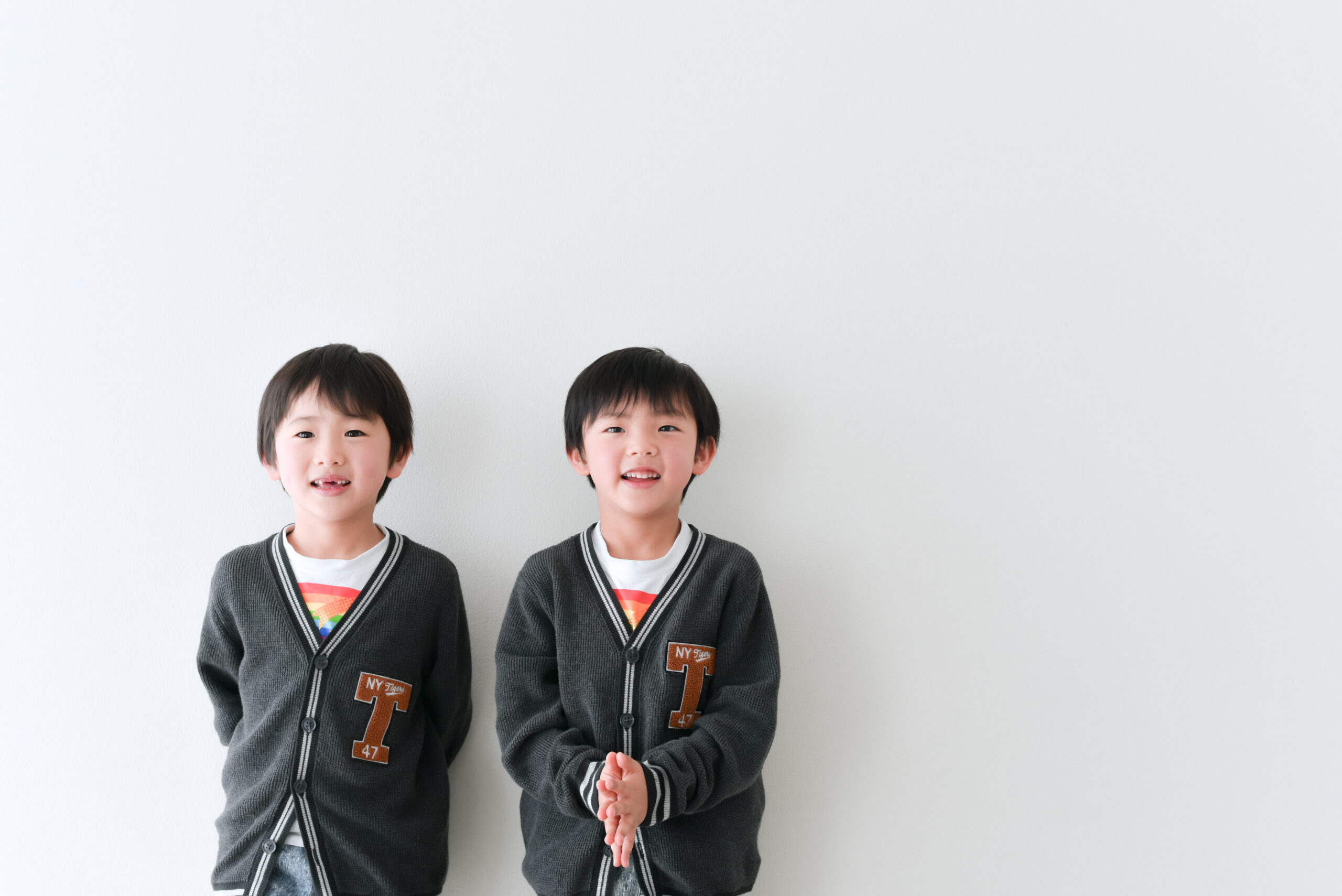 双子の男の子　6歳バースデー　お誕生日写真　フォトスタジオフォトジェニック