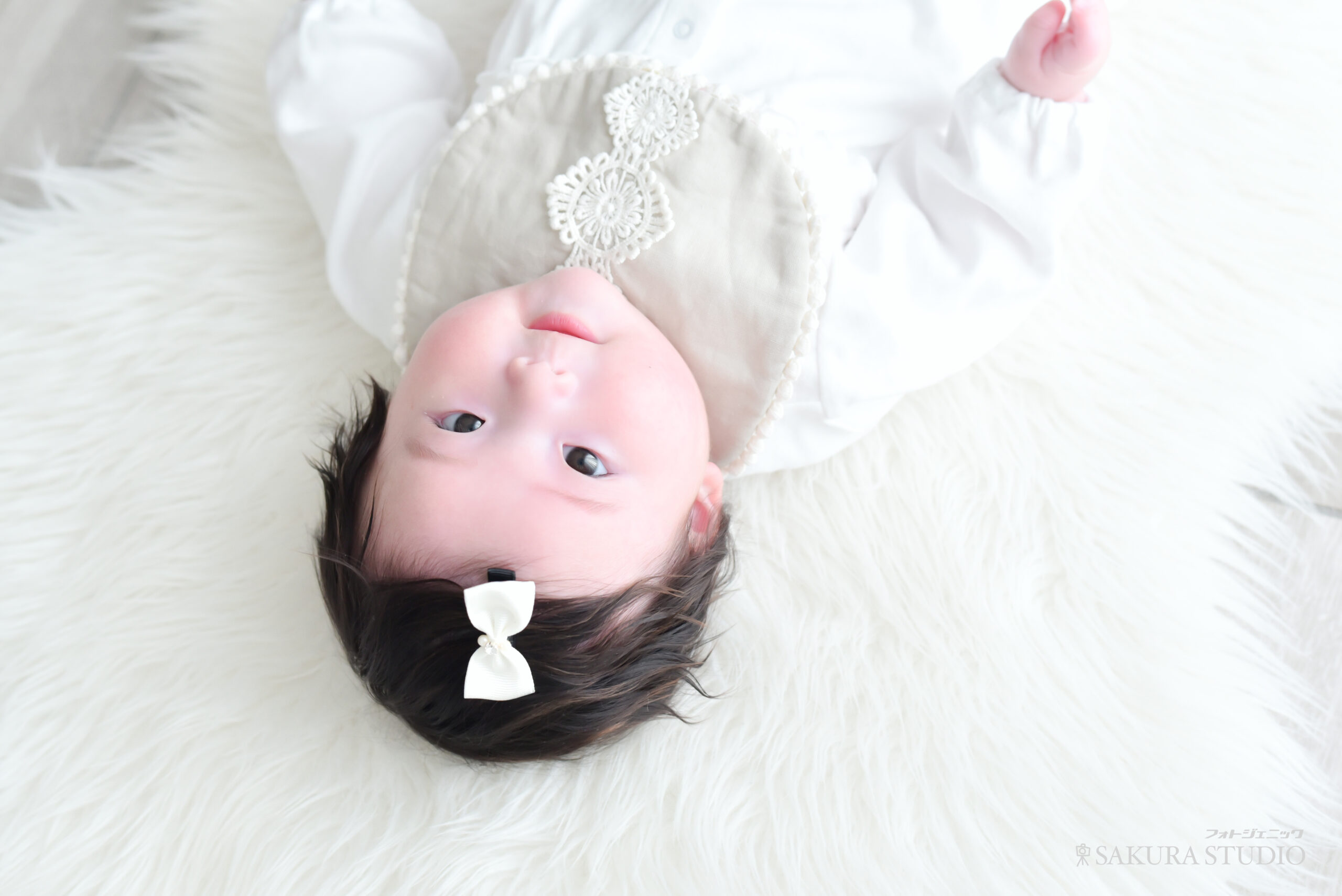 お宮参り写真　4ヶ月　女の子　産着　ベビードレス　兄妹　フォトスタジオ　フォトジェニックサクラスタジオ