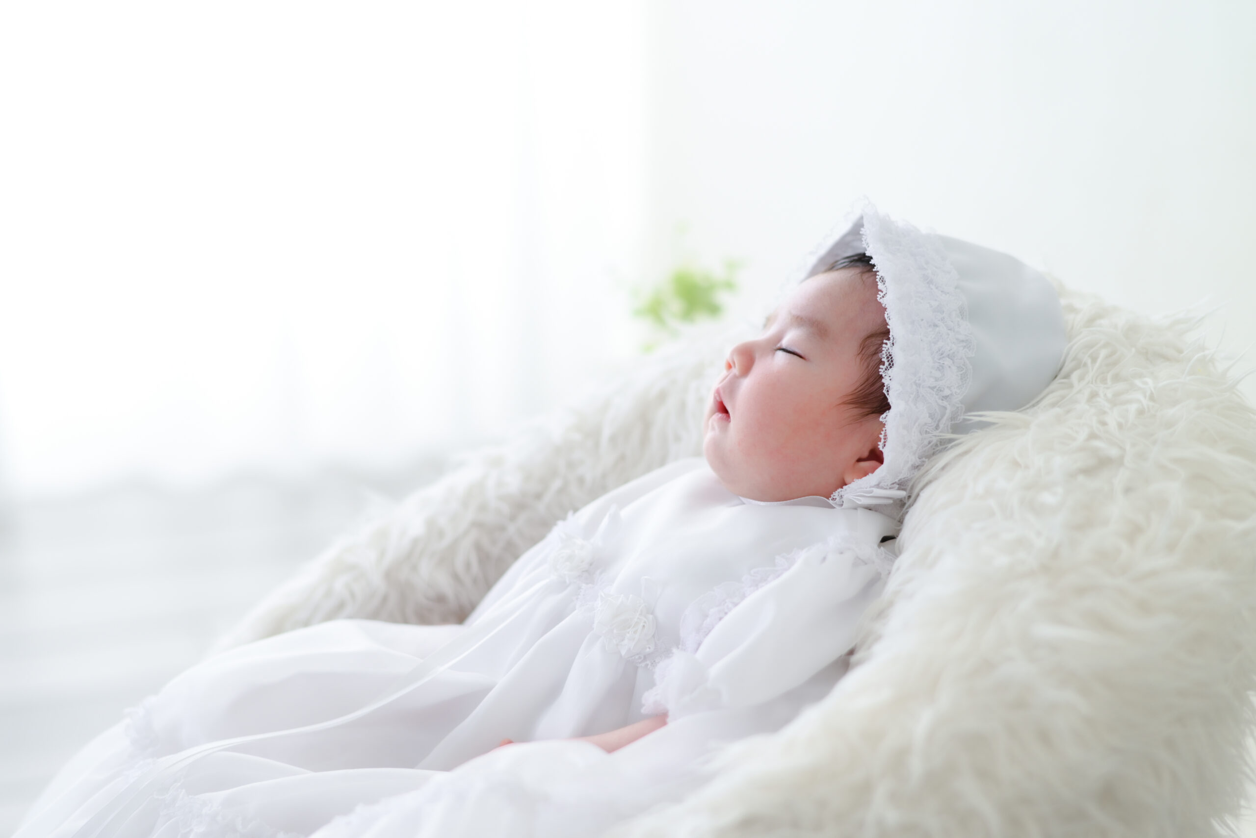宇都宮写真館　1ヶ月女の子のお宮参り撮影　ベビードレス　ぐっすり寝ています