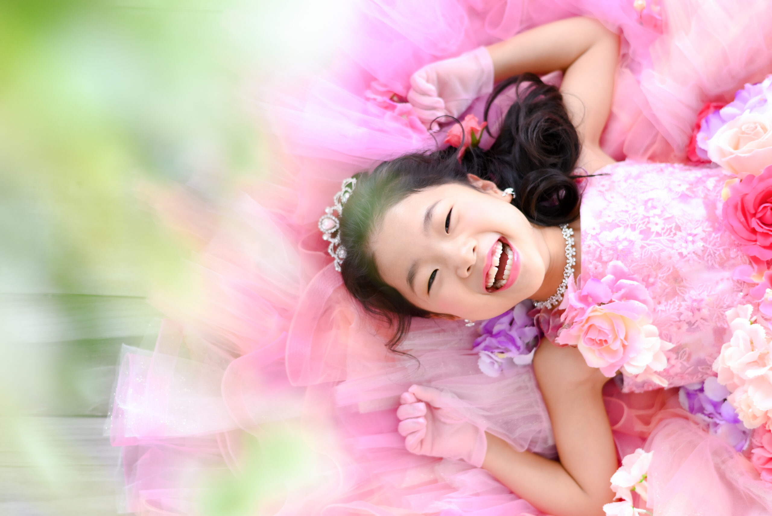 宇都宮写真スタジオ七五三　7歳女の子　ドレス前撮り　寝そべって俯瞰撮影　お姫様